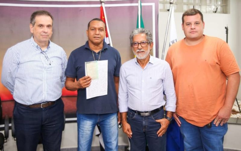 Câmara doa veículo ao Executivo e prefeito Paulo Boaventura destinará à Saúde - Divulgação