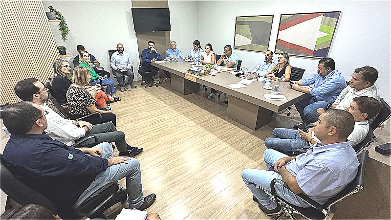 Câmara de Andradina se reúne com Secretaria de Saúde para discutir melhorias no atendimento - A reunião, marcada há mais de uma semana por iniciativa do presidente da Câmara, Edgar Dourado (PSDB), teve como objetivo aprofundar o diagnóstico da rede municipal de saúde.