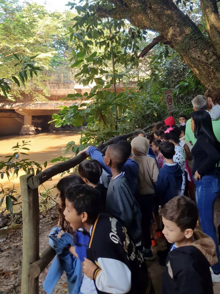 Estudantes de Araçatuba têm aula ao ar livre no Parque Ecológico Baguaçu - Alunos têm aulas de educação ambiental ao ar livre no Parque Ecológico