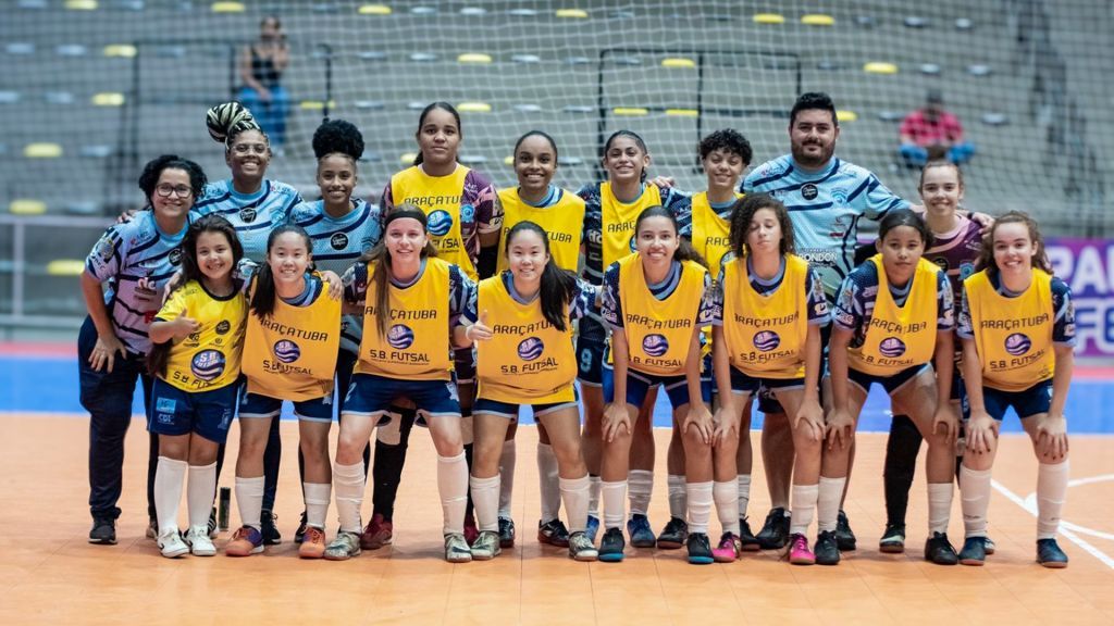 Gêmeas brilham e garantem vitória do futsal feminino de Araçatuba na Liga Paulista Sub-20 - Araçatuba vence Desportivo Mogiano na Liga Paulista sub-20 de futsal feminino