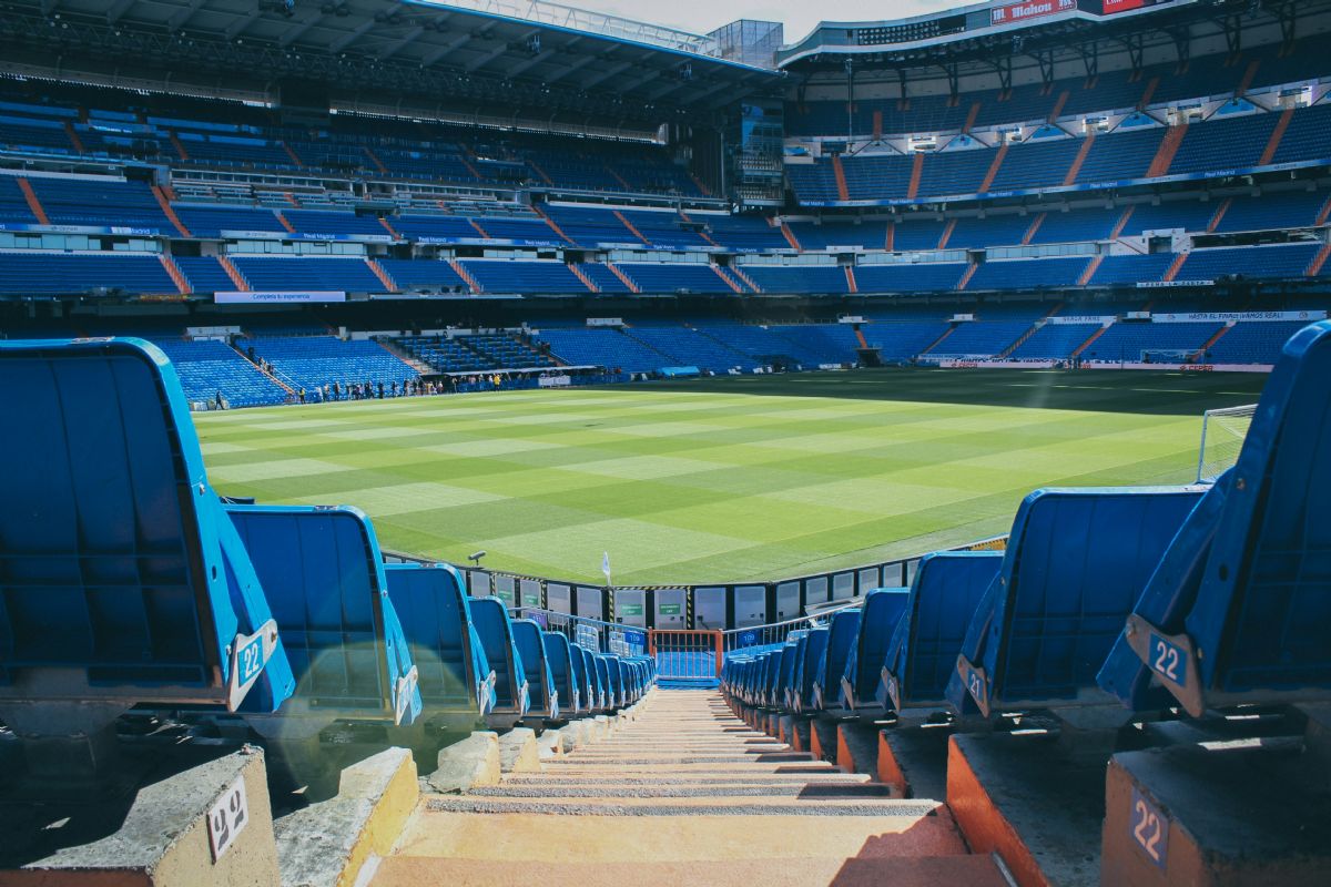 Villarreal e Athletic Bilbao disputam vaga na Champions League: onde assistir e o que esperar do confronto - Campeonato Espannhol - Foto de <a href="https://unsplash.com/pt-br/@viennachanges?utm_content=creditCopyText&utm_medium=referral&utm_source=unsplash">Vienna Reyes</a> na <a href="https://unsplash.com/pt-br/fotografias/estadio-de-futebol-durante-o-dia-Zs_o1IjVPt4?utm_content=creditCopyText&utm_medium=referral&utm_source=unsplash">Unsplash</a>