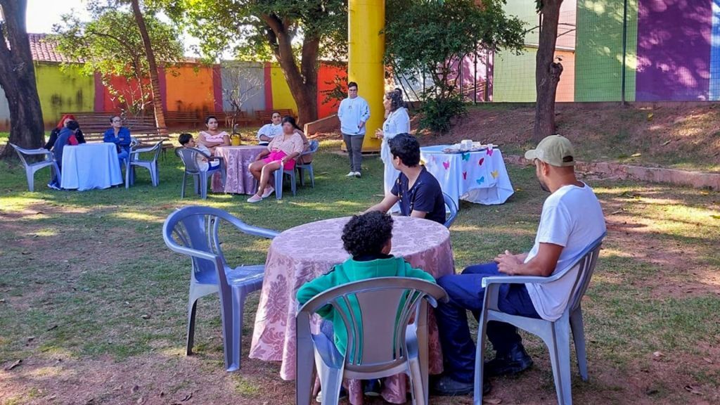 Caps Infantojuvenil promove encontro emocionante com famílias e crianças em celebração à Luta Antimanicomial e ao Dia das Mães - Caps Infantojuvenil realiza evento especial com famílias no mês da Luta Antimanicomial