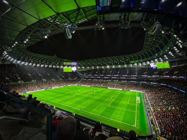 Horário e onde assistir AZ Alkmaar e Tottenham pelas oitavas de final da UEFA Europa - Estádio na Europa - Foto: Pexels/Dom Le Roy