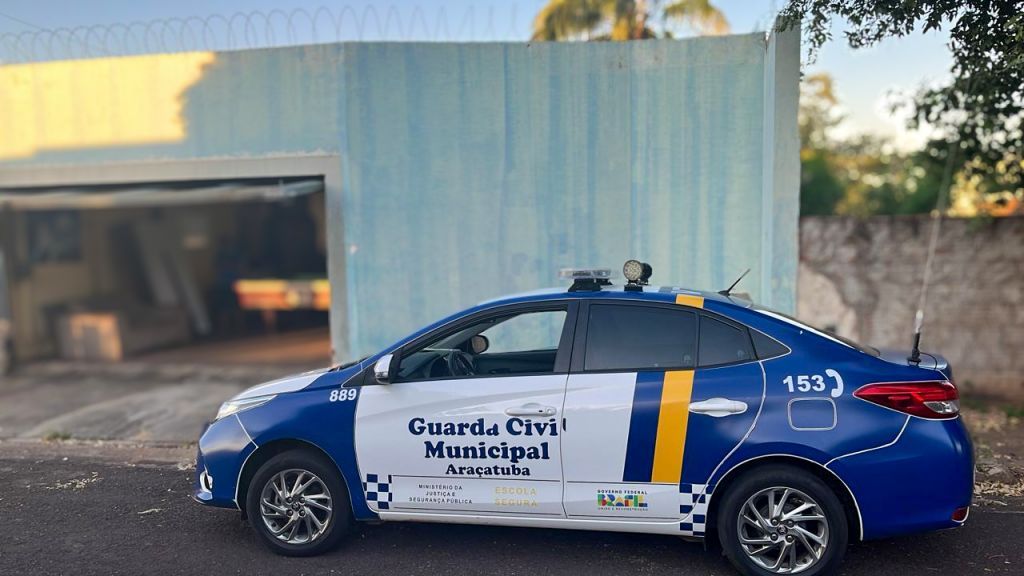 GCM de Araçatuba apoia retirada de adolescentes de alojamento irregular - GCM apoia retirada de adolescentes de alojamento irregular