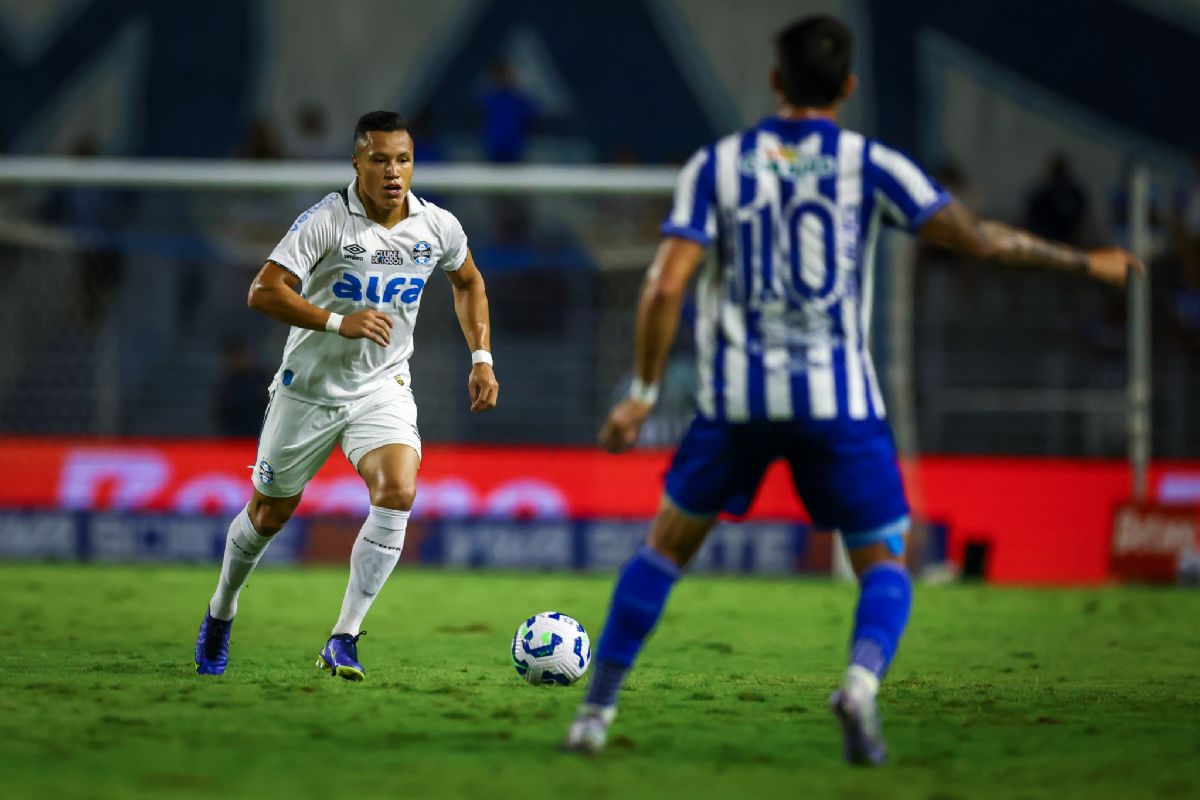 Onde Assistir: Grêmio e Santos se enfrentam neste domingo - Grêmio recebe o Santos