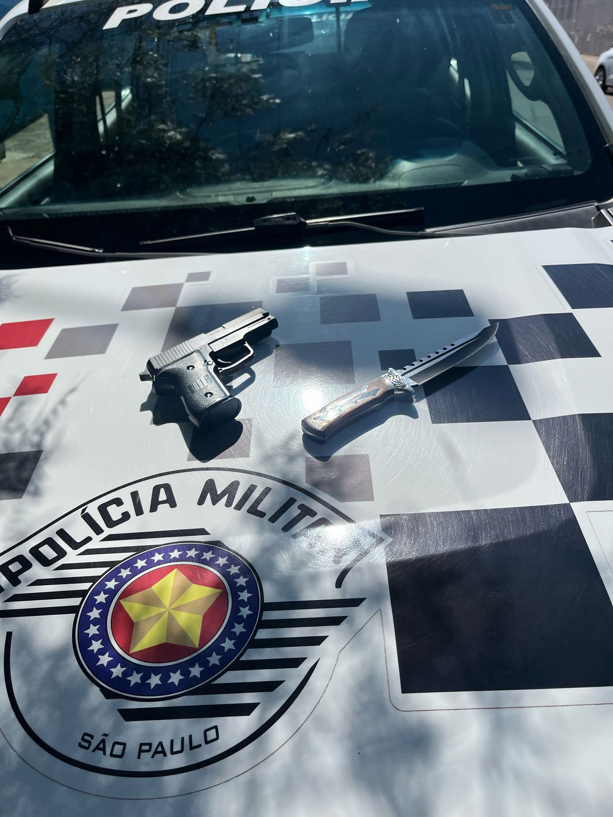 Homem é preso após agredir mulher e protagonizar fuga arriscada entre Ilha Solteira e Andradina - Homem foi autuado por violência doméstica, direção perigosa, desobediência e porte de arma branca