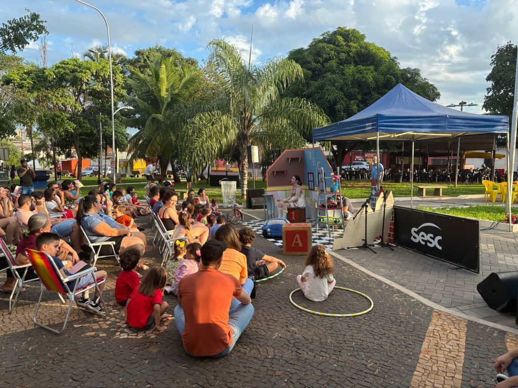 Evento "Sesc na Praça" movimenta Praça João 23 com cultura, esporte e lazer para toda a família - Prefeitura de Araçatuba e Sesc promoveram atividades culturais e esportivas na Praça do Paraíso