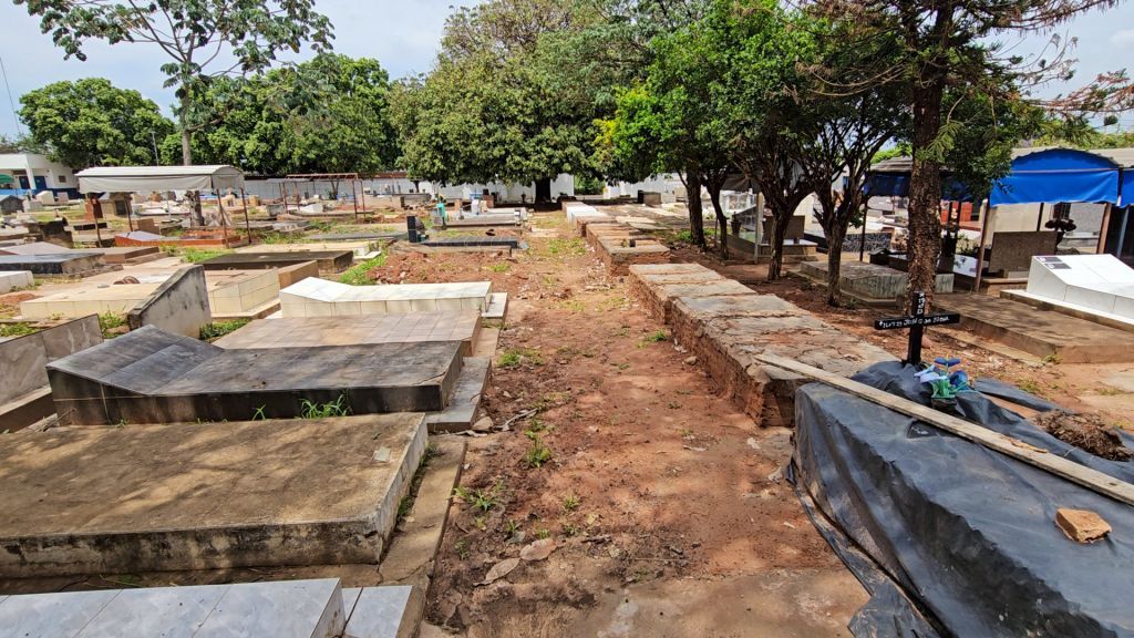 Prefeitura de Araçatuba inicia etapa educativa para identificação obrigatória de túmulos - Prefeitura orienta identificação e manutenção de sepulturas nos cemitérios de Araçatuba