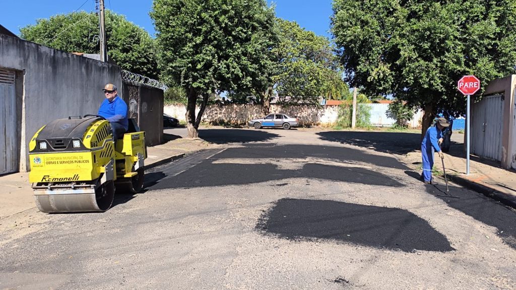 Araçatuba intensifica operação tapa-buracos em bairros e vias movimentadas - Semana começa com novos trabalhos de tapa-buracos em Araçatuba