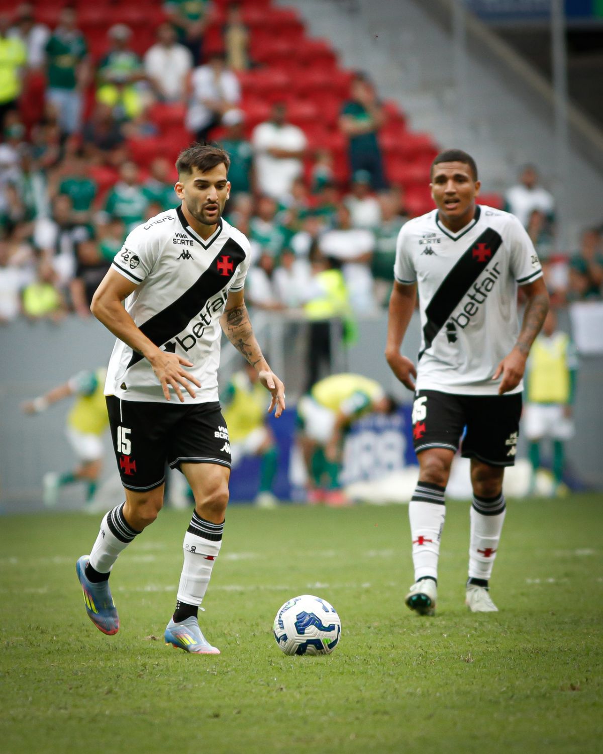 Vitória x Vasco: onde assistir ao vivo ao jogo do Brasileirão neste sábado (10) - Vasco enfrenta o Vitória