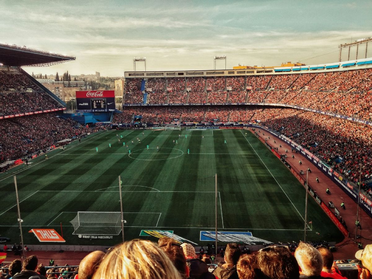 Atlético de Madrid x Valladolid: veja onde assistir, horário e prováveis escalações pela La Liga - Vicente Calderón em Madrid - Foto de Liam McKay na Unsplash