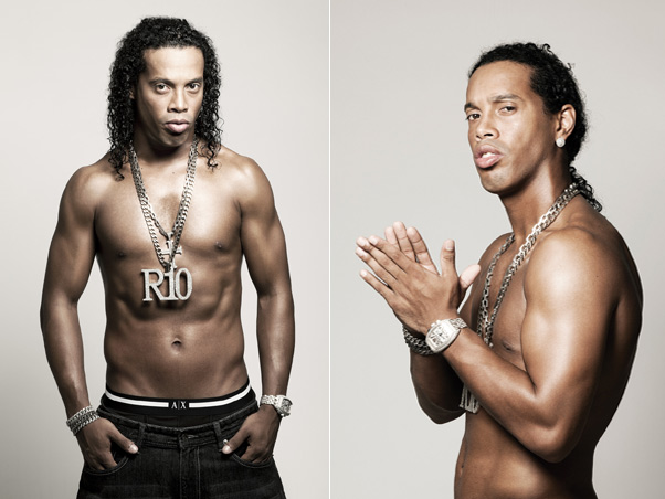 Ronaldinho Gaúcho faz cara de mau e posa sem camisa para revista - 