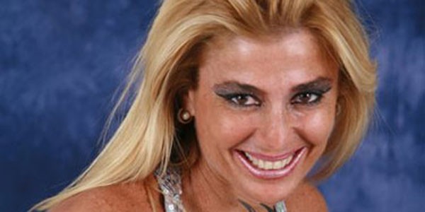 Aos 46 anos, ex-BBB Cida pode posar nua - 