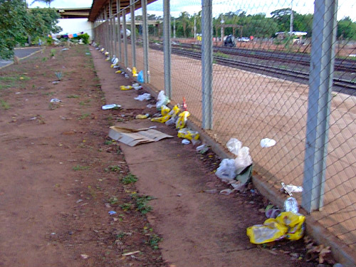 Andradina: local ainda sujo após rodeio - 