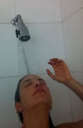  Ivete Sangalo posta foto na internet tomando banho - 