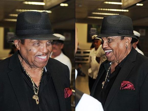 Pai de Michael Jackson desembarca em São Paulo para divulgar livro - 