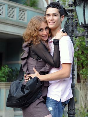 Aos 44 anos, Betty Gofman está grávida de gêmeos - 