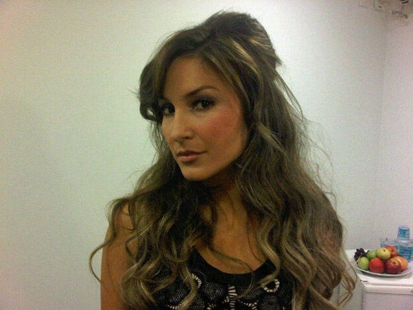 Claudia Leitte muda a cor do cabelo novamente - 
