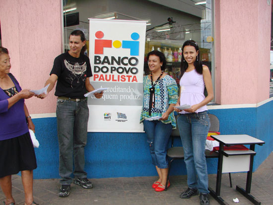 Banco do Povo quer 7,4 milhões em contratos - Banco do Povo quer 7,4 milhões em contratos -