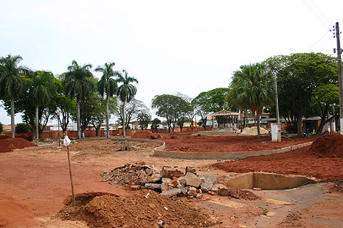Prefeitura irá devolver bancos de praça a doadores - Prefeitura irá devolver bancos de praça a doadores -