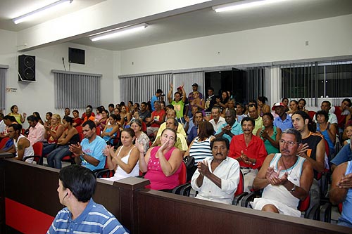 Castilho: Sem tetos reivindicam e R$ 350 mil é liberado para terreno - Castilho: Sem tetos reivindicam e R$ 350 mil é liberado para terreno -