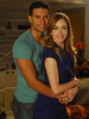 Camila Morgado assume namoro com colega de novela - 