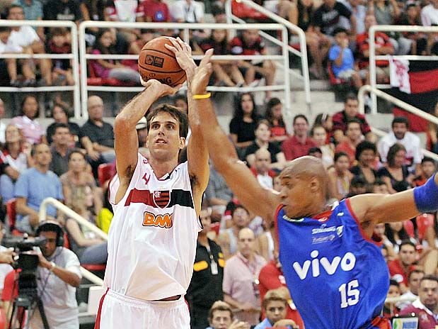Marcelinho decide nos últimos instantes e Fla chega à final - Marcelinho decide nos últimos instantes e Fla chega à final -
