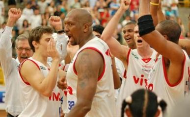 Franca elimina Pinheiros e avança para semifinais no NBB - Franca elimina Pinheiros e avança para semifinais no NBB -