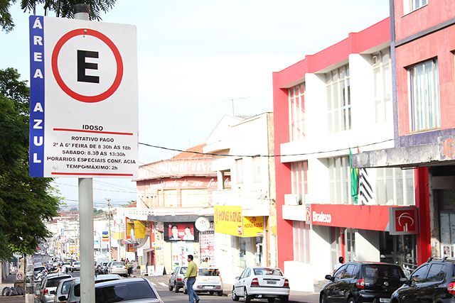 Começa sistema de zonal azul em Andradina - O valor do estacionamento na primeira hora será R$ 1,00, subindo para R$ 1,50 na segunda hora. Foto: Arquivo/Andravirtual 