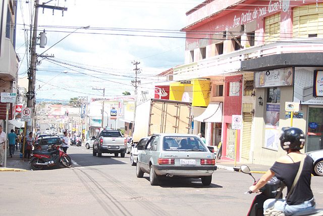 Zona azul custará R$ 1,00 a primeira hora em Andradina  - Área central terá estacionamento pago. Foto: Arquivo/Andravirtual