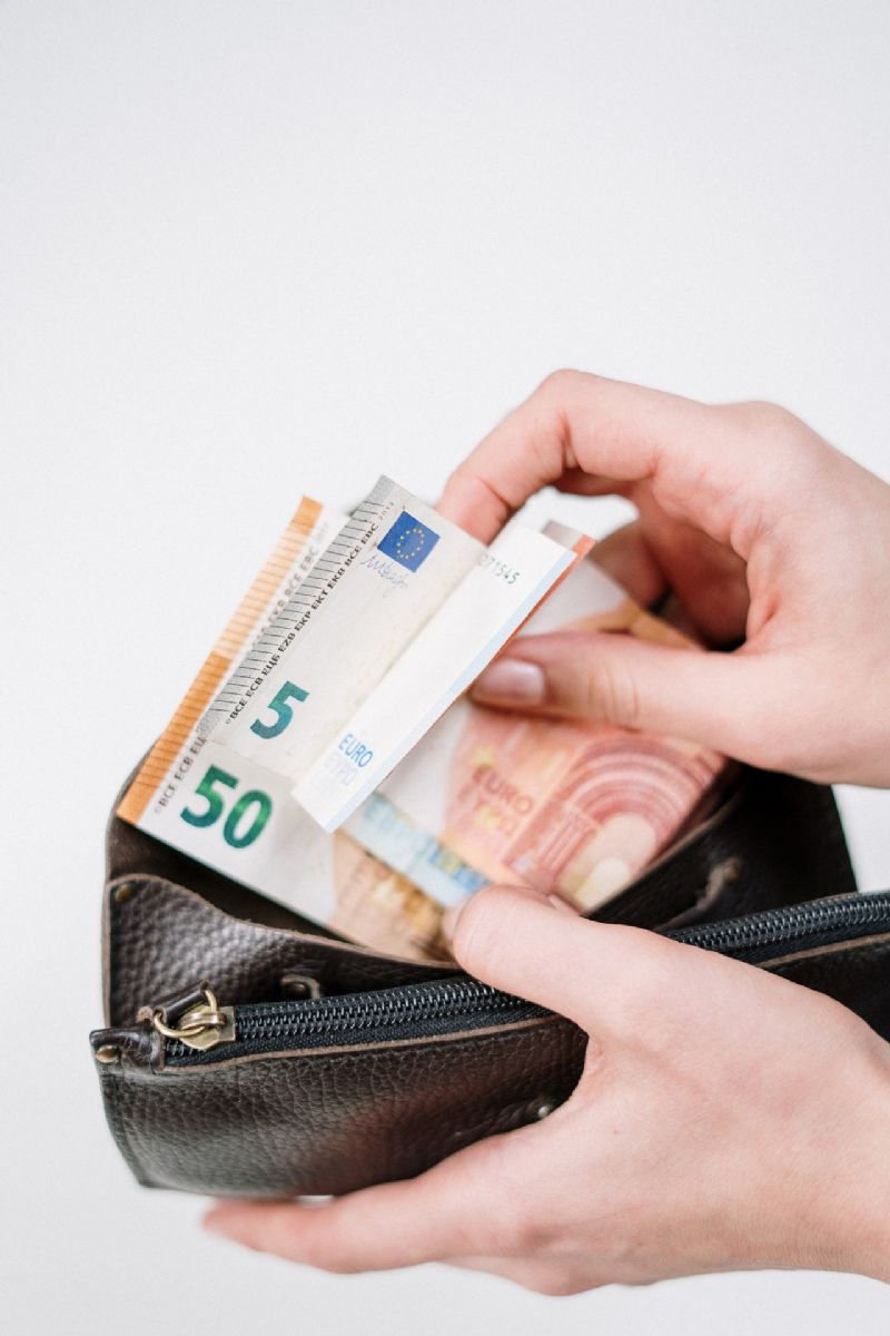  Feirão Limpa Nome: Serasa renegocia dívidas por até R$ 100 - Foto de cottonbro no Pexels