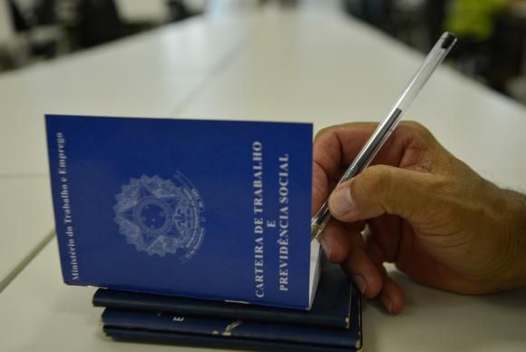 Desemprego atinge 12,3 milhões de pessoas na maior taxa desde 2012 - A população ocupada do país no fechamento do ano de 2016 chegou a 90,3 milhões de trabalhadores. Foto: Agência Brasil