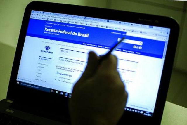 Programa para fazer declaração do IR estará disponível nesta quinta-feira - Foto: Agência Brasil