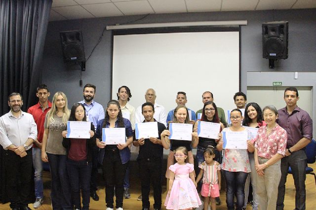 Novos profissionais são formados em Andradina - Tamiko acompanha formatura de bartenders, camareiras e garçons. Foto: Secom/Andradina