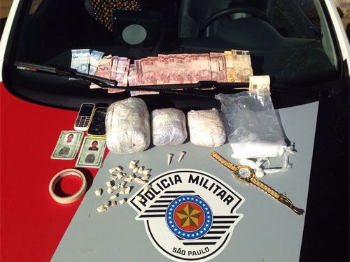 PM encontra quase quatro quilos de pasta base de cocaína em Pereira Barreto - Produtos foram encontrados em residência em Pereira Barreto; pasta base vale R$ 140 mil. Polícia Militar/Divulgação PM encontra quase quatro quilos de pasta base de cocaína em Pereira Barreto - Produtos foram encontrados em residência em Pereira Barreto; pasta base vale R$ 140 mil. Polícia Militar/Divulgação