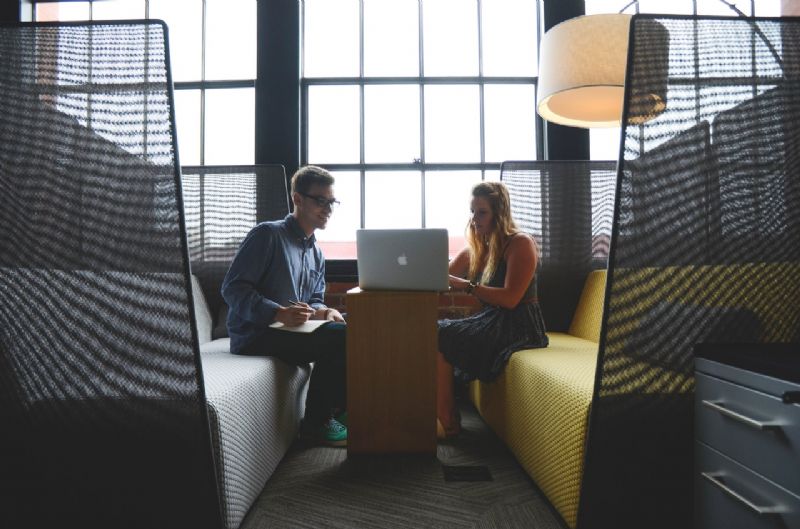 Pronampe: veja os bancos que oferecerem a linha de crédito para empresas - Startup Stock Photos / Pexels