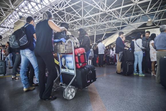 Feriados prolongados deverão impulsionar a economia, diz Ministério do Turismo - Brasília - A expectativa é de que as viagens nos fins de semana prolongados injetem R$ 21 bilhões a mais na economia em 2017
