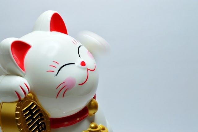 6 dicas para ter mais dinheiro - Gatinho japonês da sorte. Miguel Á. Padriñán/Pexels