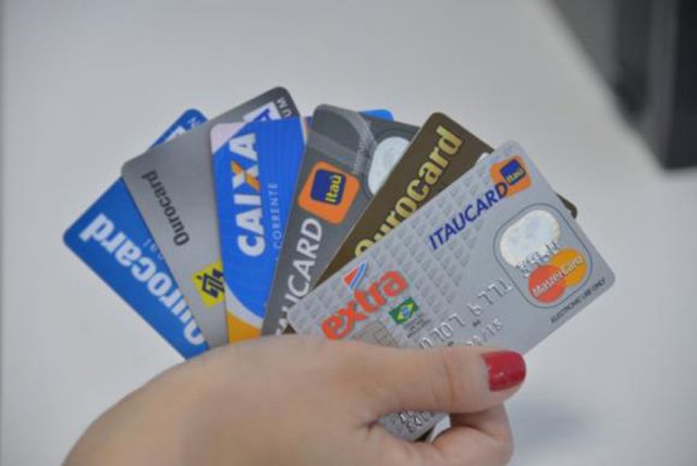 Juros do rotativo do cartão de crédito sobem para 490,3% ao ano - Foto: Agência Brasil