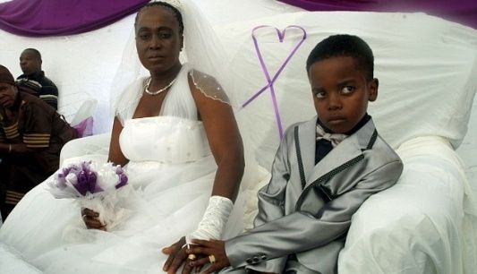 Garoto de oito anos se casa com senhora de 61 na África do Sul - De bol.com.br