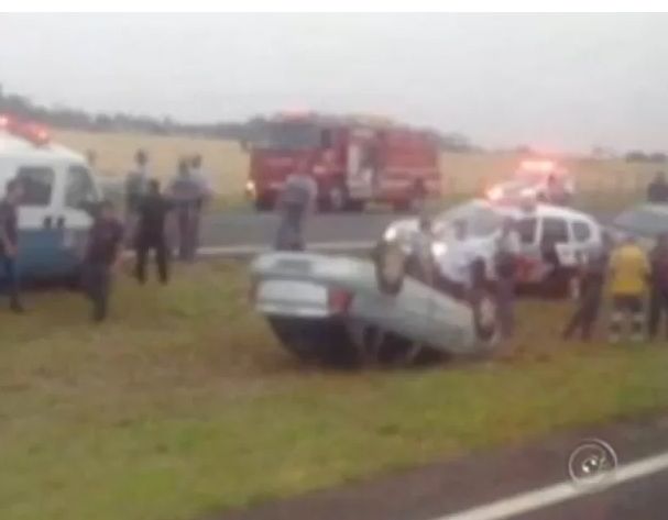 Aposentado dirige na contramão e provoca acidente em Araçatuba - Homem dirigiu por quilômetros na contramão da Rodovia Marechal Rondon (Foto: Reprodução/TV TEM)