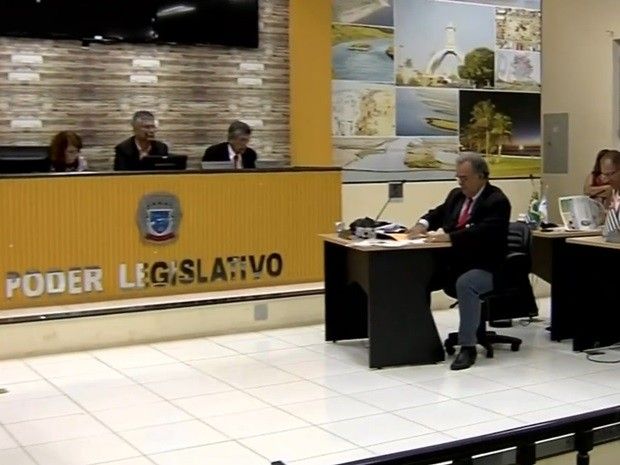 Câmara aprova redução salarial de vereadores em Pereira Barreto - Projeto foi aprovado na sessão dessa segunda-feira (31) em Pereira Barreto (Foto: Reprodução / TV TEM)