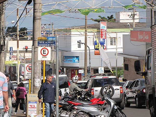 Todos os veículos registrados em SP devem trocar placa - 