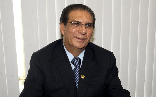 Sem abono de R$ 26,7 mil, Barbalho vai receber "apenas" R$ 3,4 mil por 4 dias de férias - Ex-ficha-suja, Barbalho conseguiu ser empossado durante o recesso. Foto: Agência Senado Sem abono de R$ 26,7 mil, Barbalho vai receber "apenas" R$ 3,4 mil por 4 dias de férias - Ex-ficha-suja, Barbalho conseguiu ser empossado durante o recesso. Foto: Agência Senado