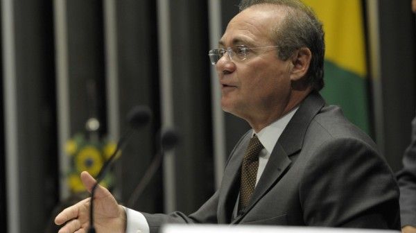 Renan volta atrás e diz que vai devolver R$ 32 mil por voo da FAB - Foto: Agência Senado
