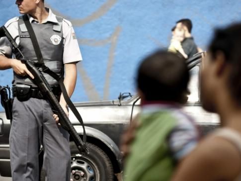 Valor de bônus para polícia paulista ainda não está definido - Primeiro passo é fazer um diagnóstico do problema para definir como será feito o plano de ação, o sistema de acompanhamento e os valores das bonificações (Marcelo Camargo/ABr)