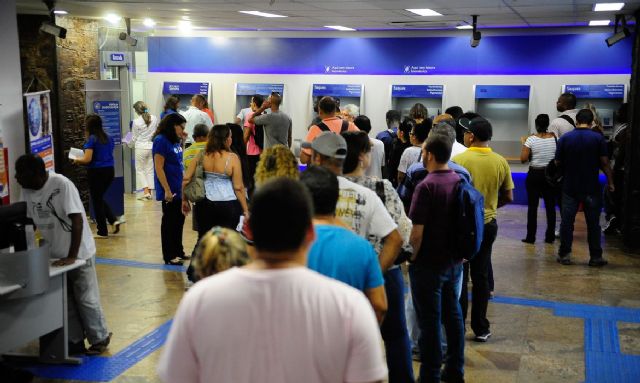 Caixa inicia 5ªfeira pagamento do abono do PIS - Agência Brasil