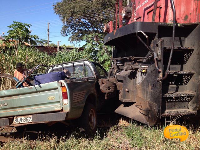 Trem arrasta carro por cerca de 20 metros em Castilho - Foto: Portal Castilho