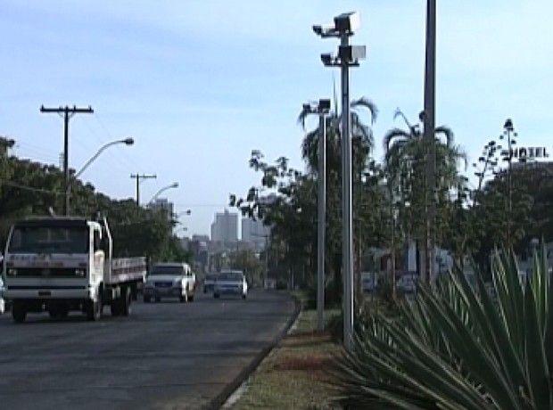 Araçatuba receberá mais 10 radares a partir da próxima semana - raçatuba só conta atualmente com um radar para controlar velocidade (Foto: Reprodução / TV TEM)
