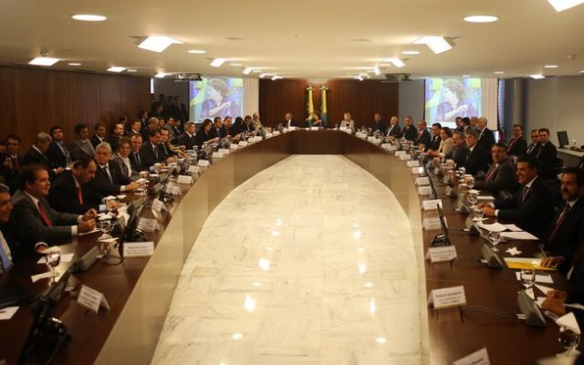 Dilma propõe plebiscito da reforma política - Dilma conduz reunião com governadores e prefeitos para melhoria dos serviços públicos. Foto: Agência Brasil 
